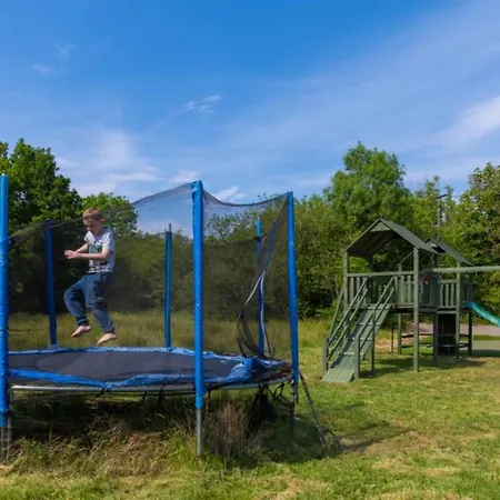 Lakeside Retreat بيت للعطل