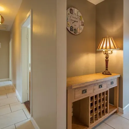 Lakeside Retreat بيت للعطل