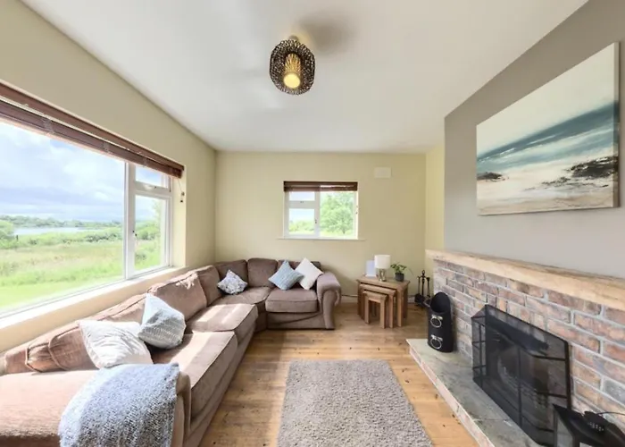 Lakeside Retreat Holiday home